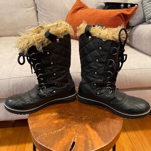 Sorel 9.5 black and tan Tofino II weatherproof tall rain snow boots faux fur